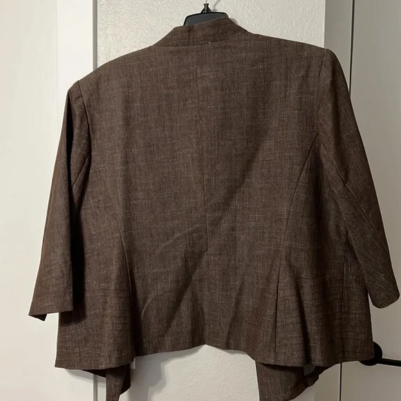 Roz & Ali blazer, three-quarter sleeves, brown with zippered pockets, 3X - Picture 6 of 6
